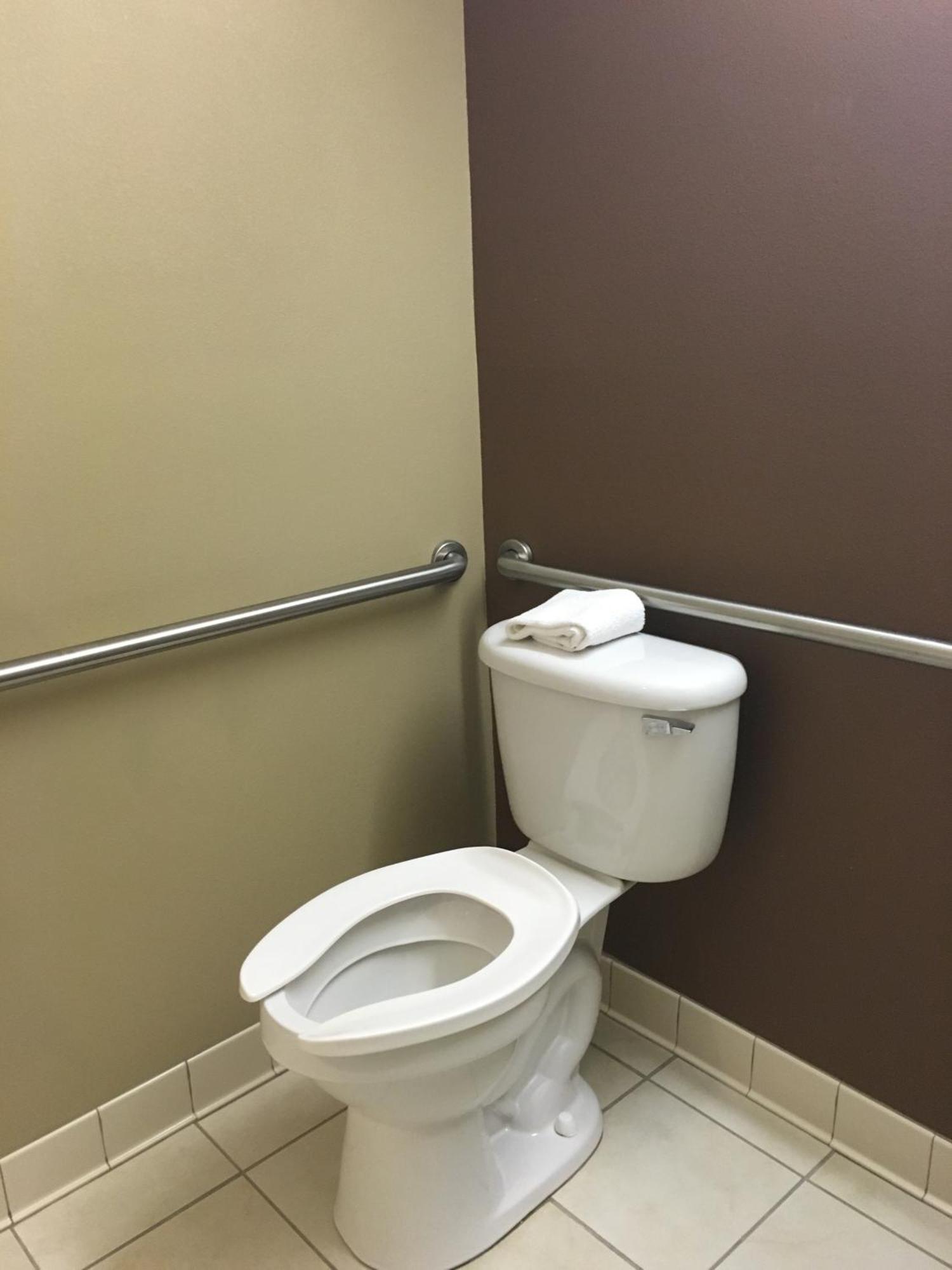 Microtel By Wyndham Perry National Fairground Area I-75 Room photo
